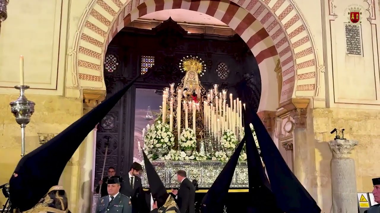 Virgen de los Dolores en Córdoba Patio de los naranjos y Mezquita