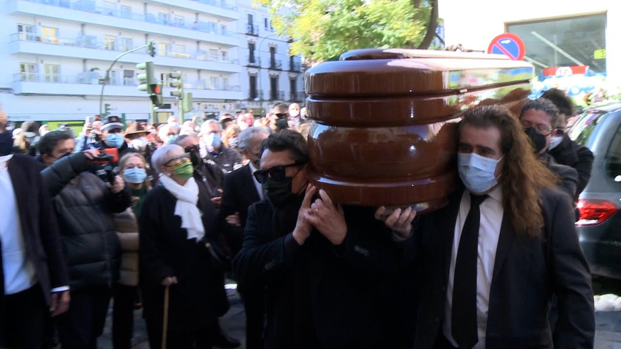 Los restos mortales de Pascual González llegan a la iglesia