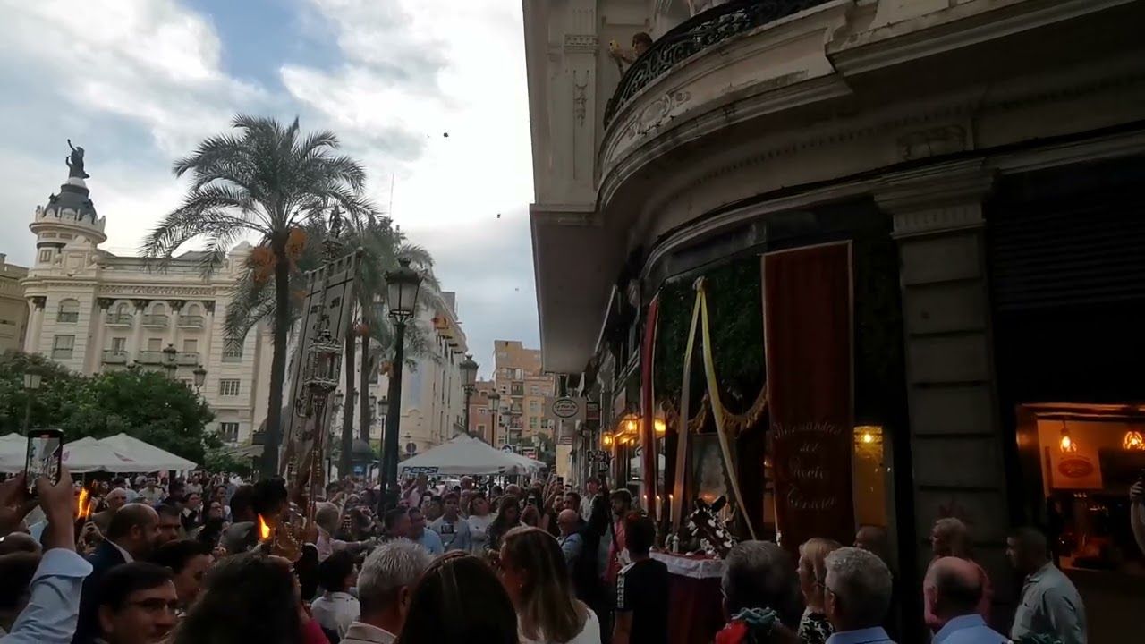 Así ha sido la petalada al Simpecado del Rocío de Córdoba