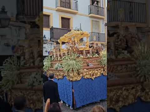 Una revirá de ensueño y el homenaje debido y que se echa en falta en otra cofradía