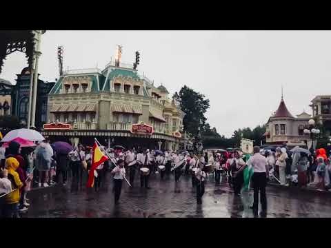La Banda de Música de Villa del Río hace historia en Disneyland París