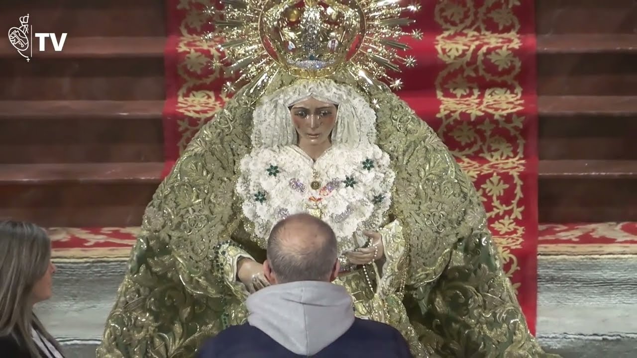 Apertura del besamanos a la Virgen de la Esperanza - Hermandad de la Macarena