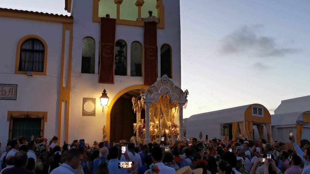 Petalada al Simpecado de la Hermandad del Rocío de Córdoba 2022