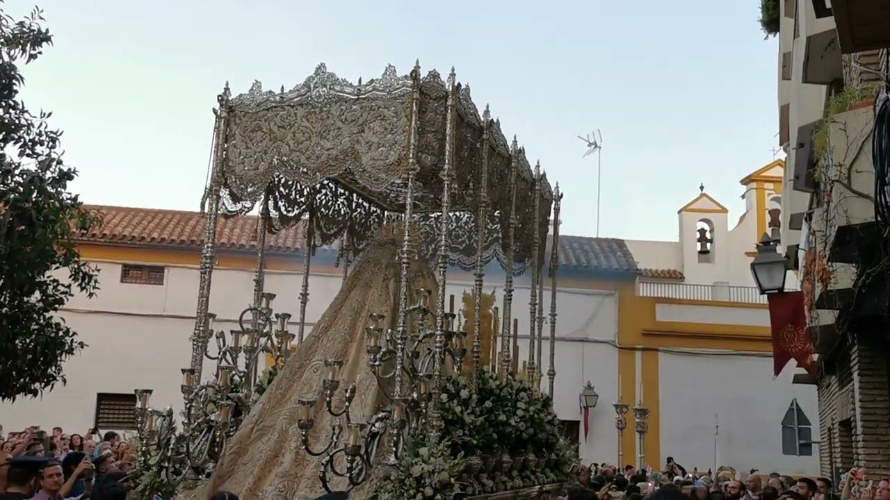 Traslado Paz y Esperanza para su coronación canónica