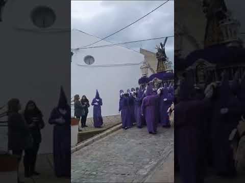Se parte la cruz del Nazareno de Baena en plena procesión
