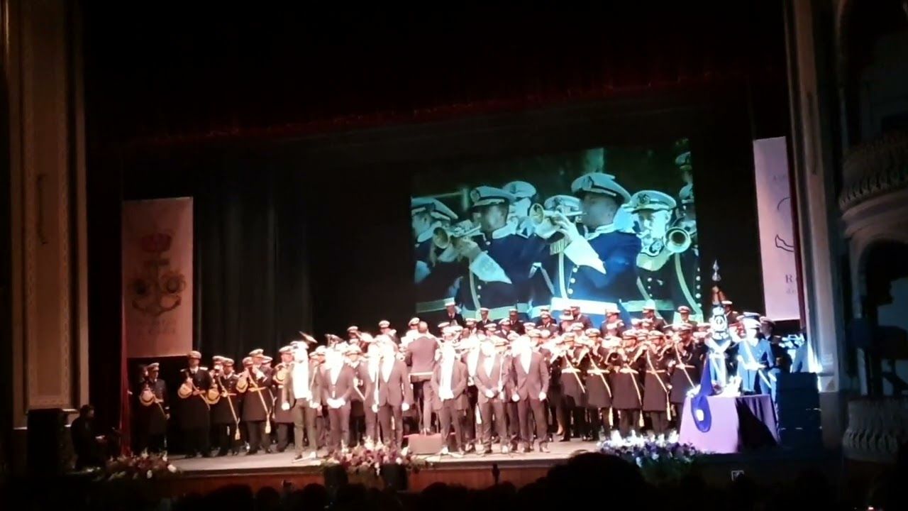 Tres Caídas de Triana junto al coro de Julio Pardo.