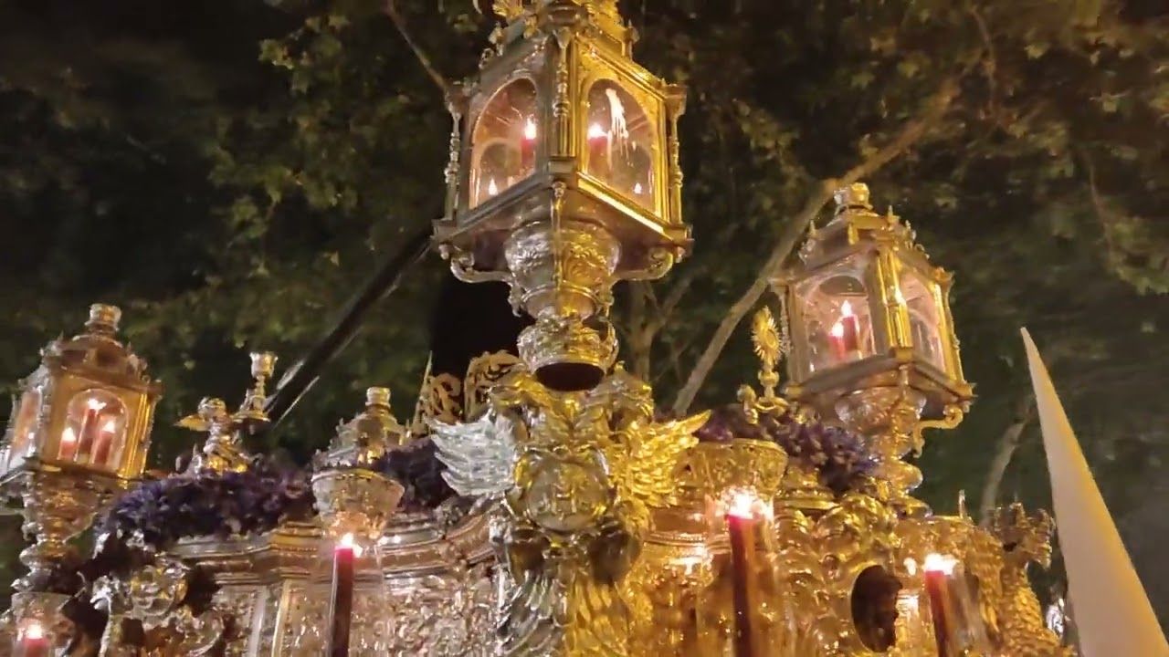 NPJ Divina Misericordia de las 7 Palabras con el novedoso acompañamiento de Virgen de los Reyes