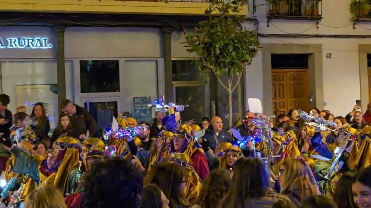 Cristo de Gracia toca I'will survive en el Cartero Real 3 enero