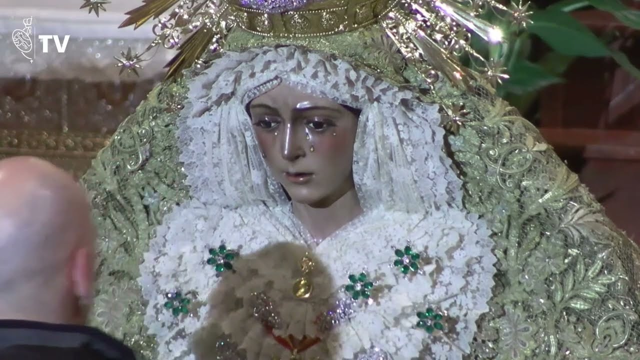 Apertura del acto reverencial a María Santísima de la Esperanza Macarena