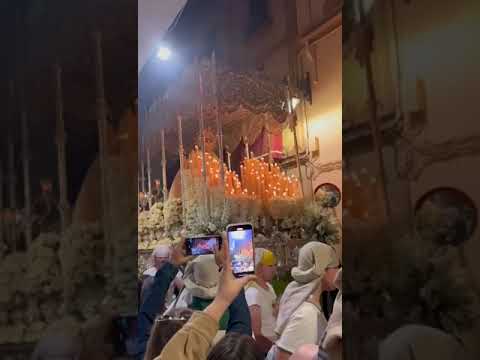 La Paz y Esperanza rompió un farol en la calle Alfaros el Miércoles Santo de 2025