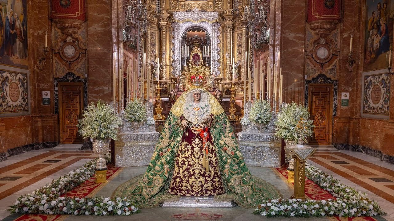 Apertura del besamanos a la Virgen de la Esperanza - Hermandad de la Macarena