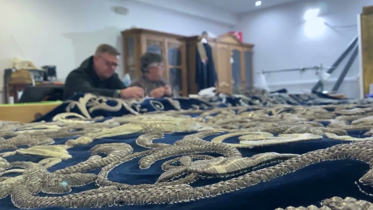 LA LINEA COFRADE. RESTAURACIÓN MANTO BORDADO DE LA VIRGEN DE LOS DOLORES