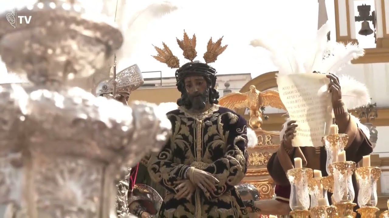 Salida del Señor de la Sentencia para el Santo Entierro Grande
