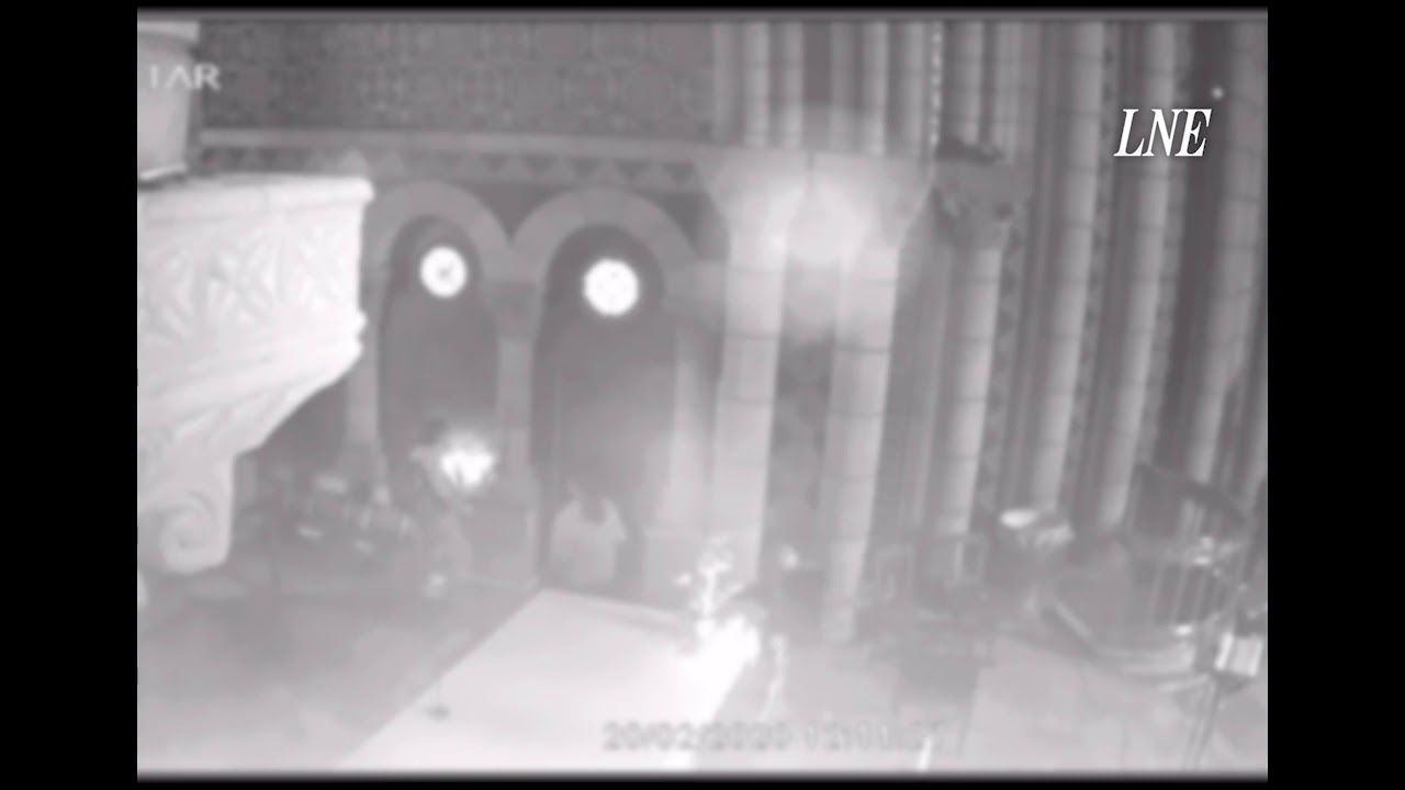 Profanan la iglesia de La Felguera (Asturias) e incendian su altar