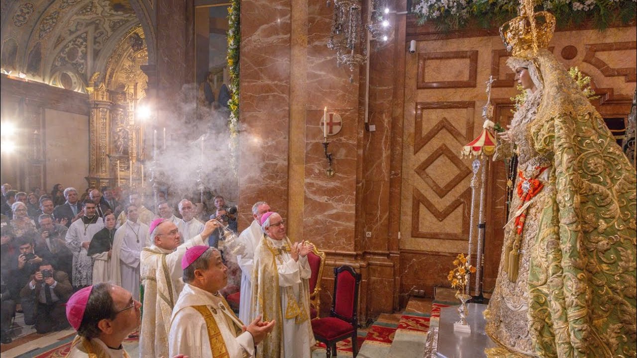 Ceremonia de entrega de la Rosa de Oro a la Stma. Virgen de la Esperanza - Hermandad de la Macarena