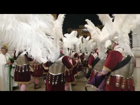 Los armaos rinden honores a la Esperanza