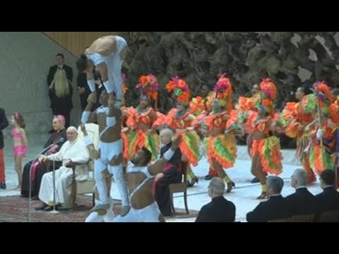El Circo de Cuba pone música a la tradicional audiencia papal