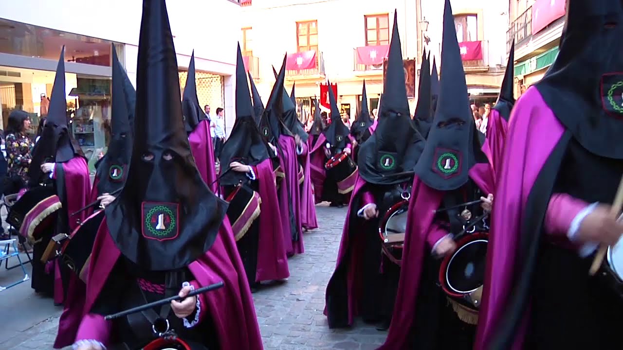Bajada de guiones para la Procesión General · Semana Santa de Úbeda