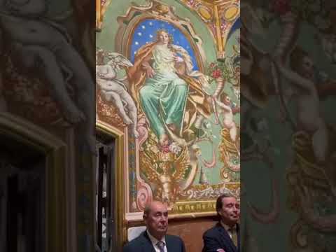 El Arzobispo de Sevilla bendice la decoración pictórica del antecamarín de la Esperanza Macarena