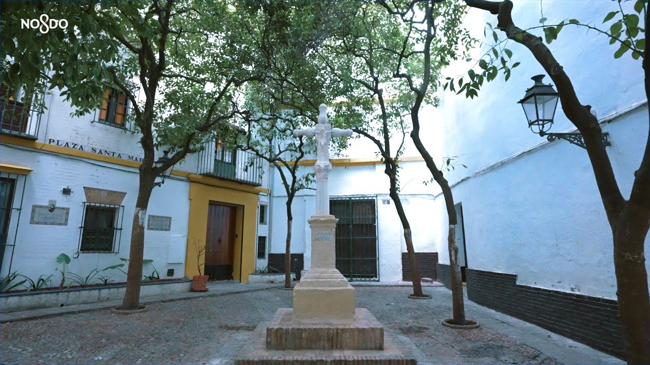 El Crucero de San Lázaro vuelve a lucir en la plaza de Santa Marta tras una minuciosa restauración