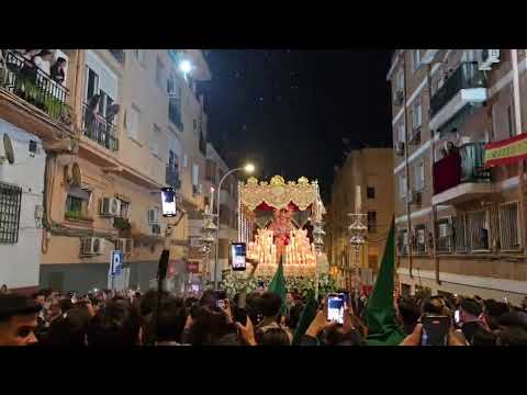 Espectacular petalada a La O de Córdoba en Historiador Jaén Morente - "Esperanza de Triana Coronada"