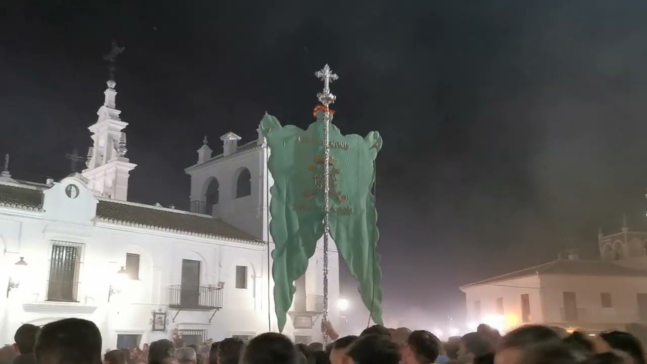Así ha sido la histórica llegada al Santuario de Almonte por la calle Moguer