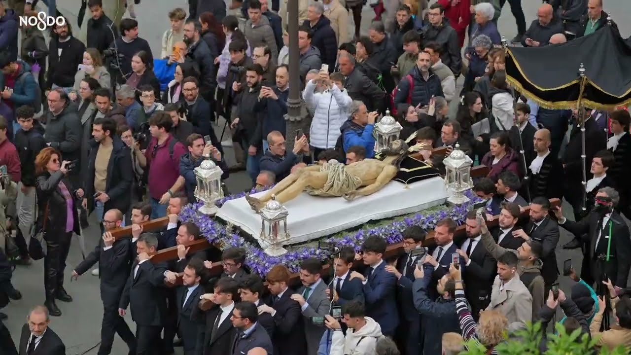 Sevilla ha acompañado al Cristo Yacente del Santo Entiero en el Vía Crucis de las Hermandades