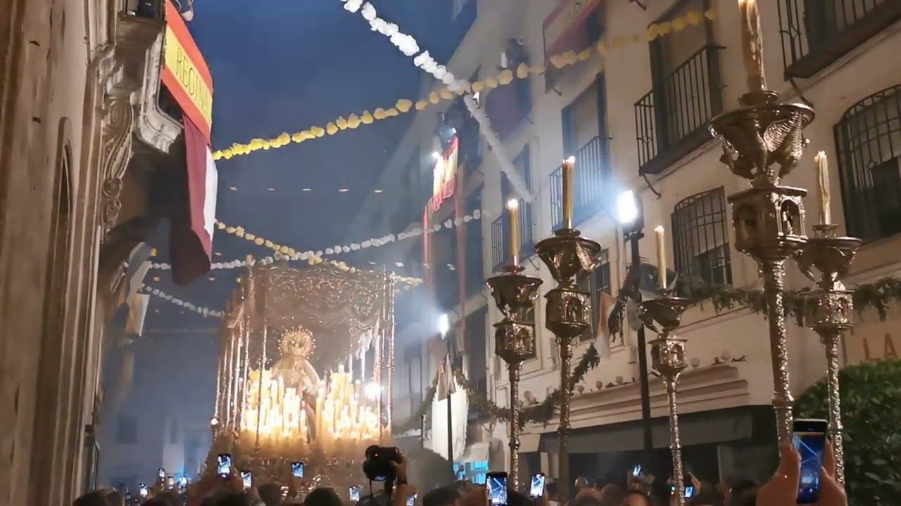 Impresionante petalada en Santa Victoria al son de Paloma Cordobesa por la Banda de Arahal
