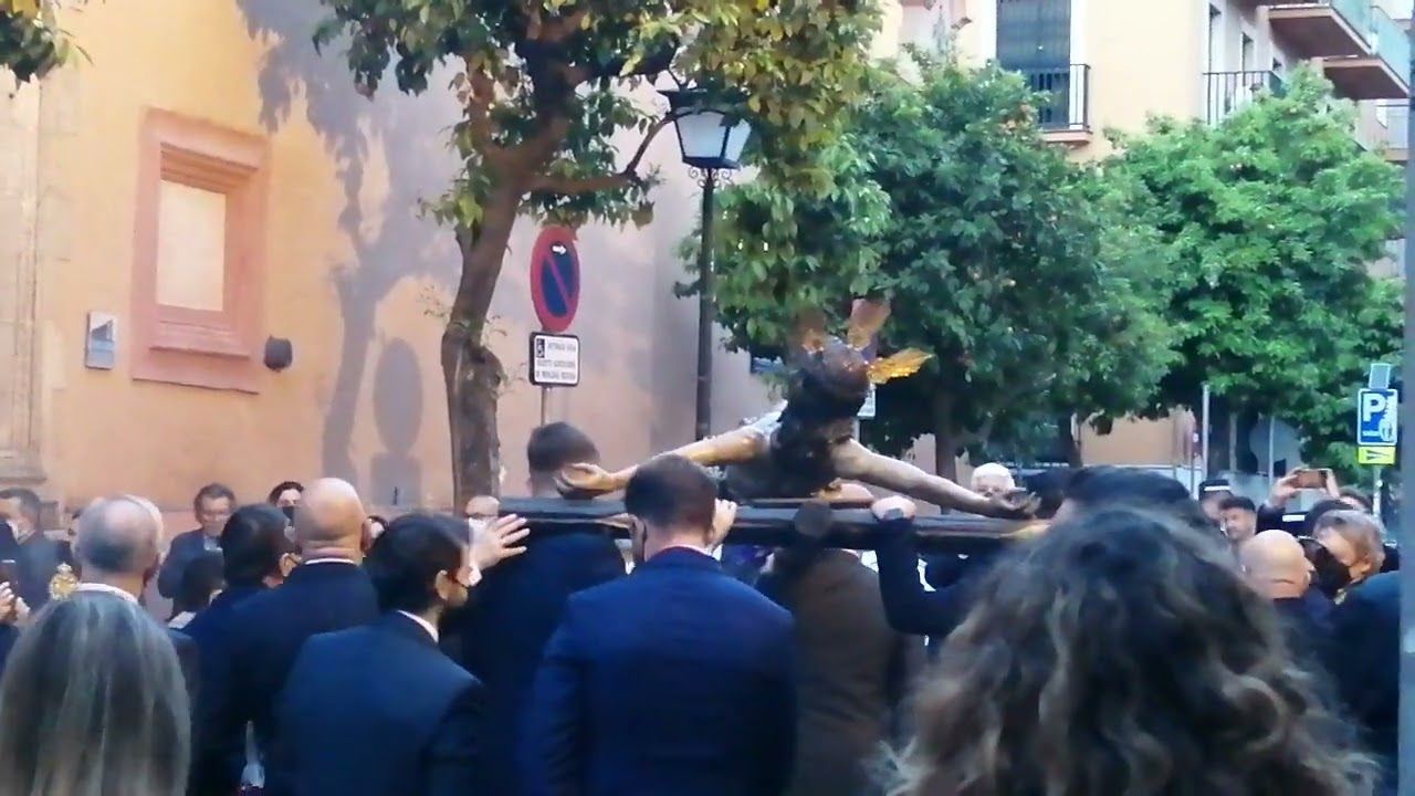 Instante del fervoroso acto por las calles de la feligresía.