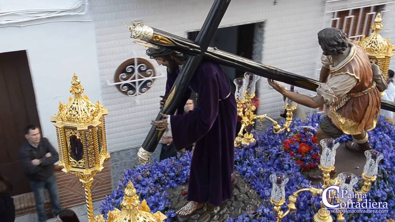 MADRUGÁ 2016: Ntro. Padre Jesús Nazareno cruza la C/ Cabo.
