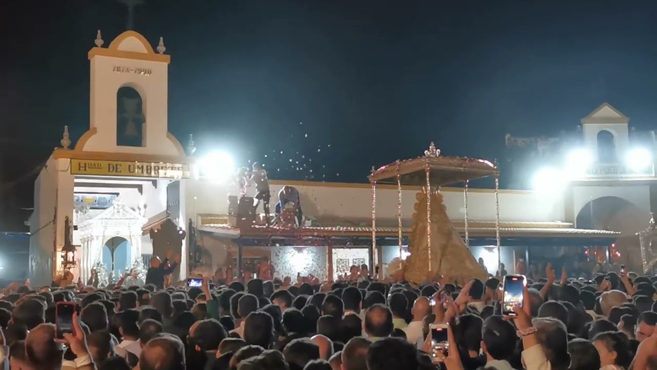 Petalada a la Virgen del Rocío en la casa de Umbrete 2022