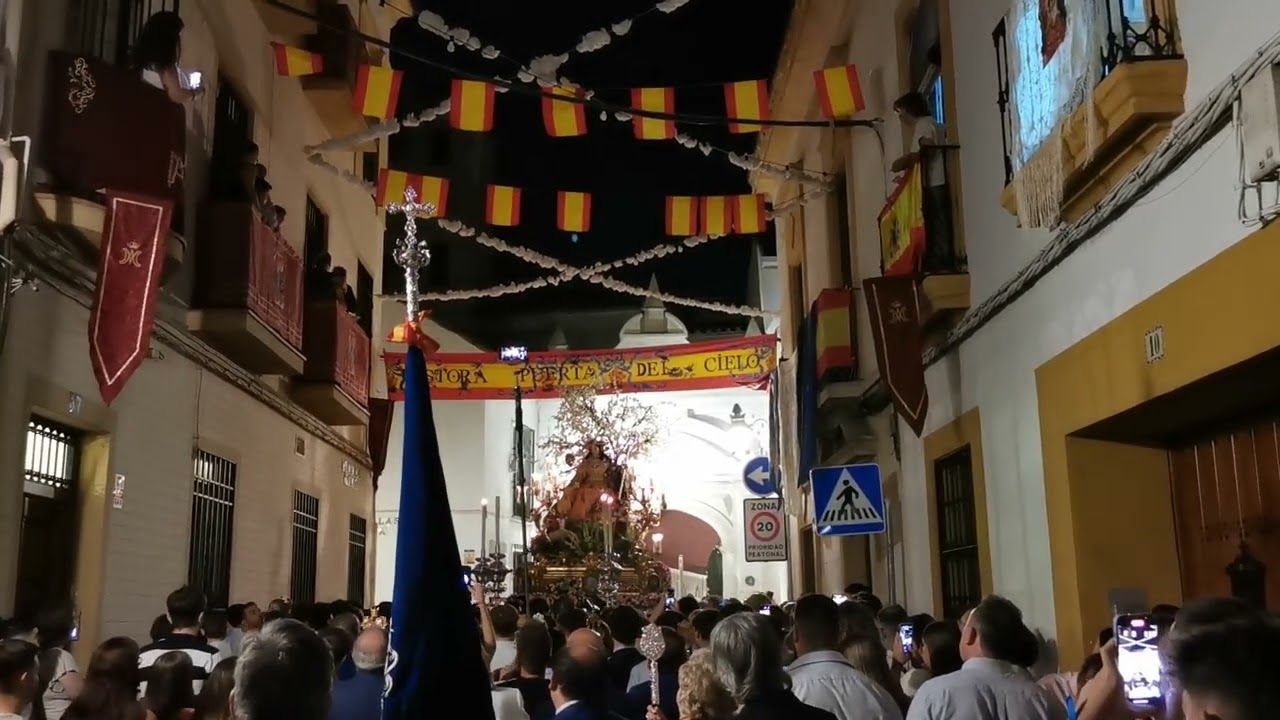 María José Jiménez canta una sevillana a la Divina Pastora de Capuchinos de Córdoba