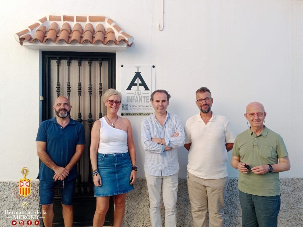 Reunión de la comisión de la Hermandad de la Merced con Ana Infante de la Torre