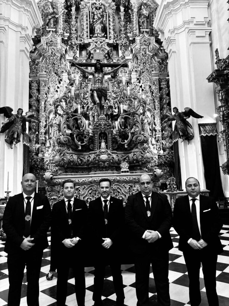 Manuel Orozco y su equipo