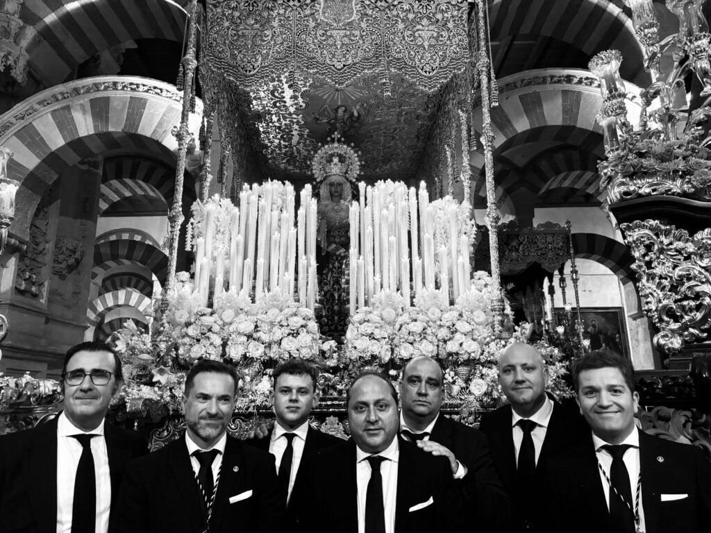 Manuel Orozco y su equipo