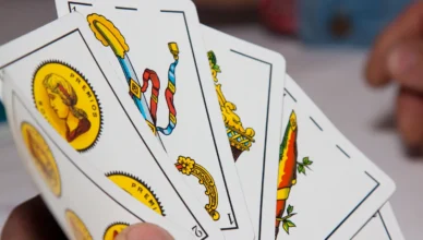 Cartas. Foto: https://www.casinobarcelona.es/ el mentiroso
